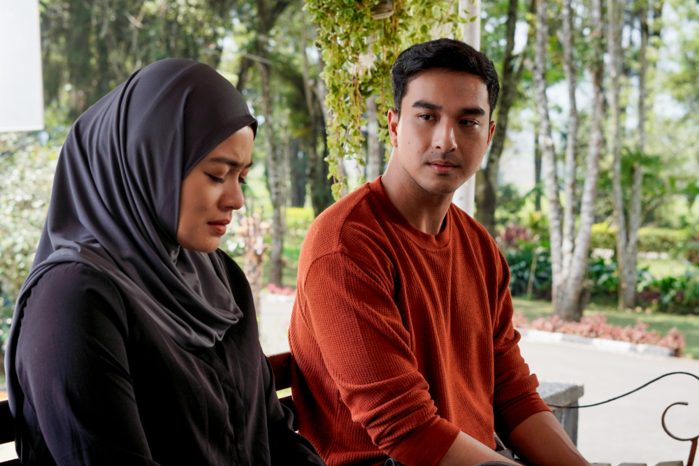 Proses syuting film Tabayyun yang diperankan Titi Kamal (kiri) dan Ibrahim Risyad. (Foto/Beehave Pictures)
