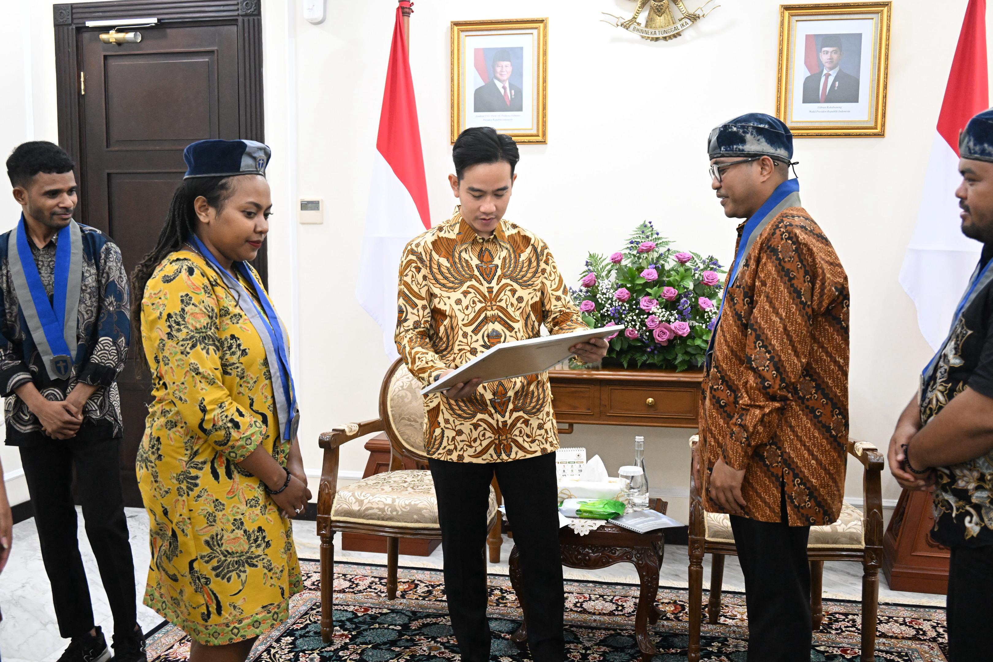 Wakil Presiden Gibran Rakabuming menerima kunjungan GMKI. (BeritaNasional/Elvis Sendouw/HO Setwapres)
