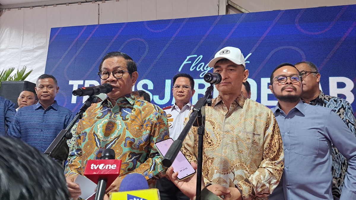 Gubernur Jakarta Pramono Anung (kiri) dan  Wakil Gubernur Banten Achmad Dimyati Natakusumah (kanan). (BeritaNasional/Lydia)