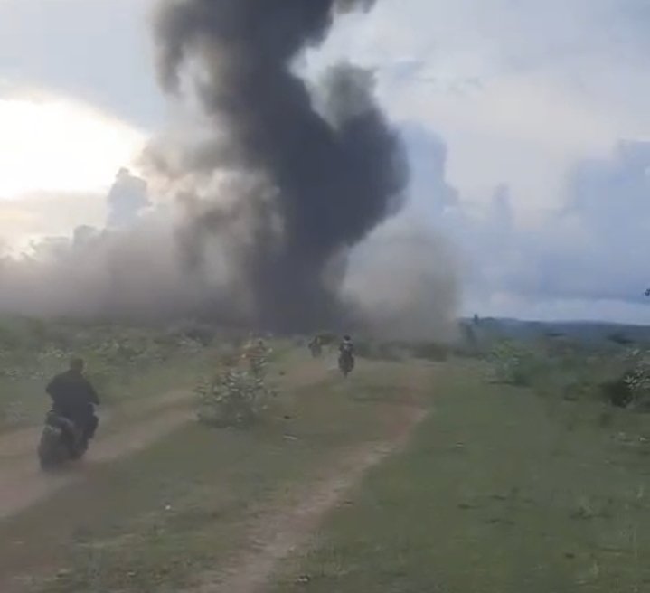 Viral Video Warga Dekati Lokasi Ledakan Garut, Diduga Cari Serpihan Amunisi Viral Video Warga Dekati Lokasi Ledakan Garut. (Foto/istimewa)