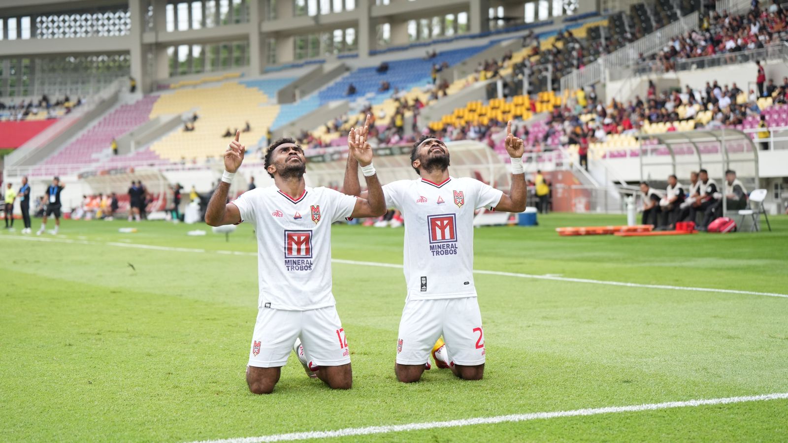Yakob dan Yance Sayuri. (Foto/Malut United)