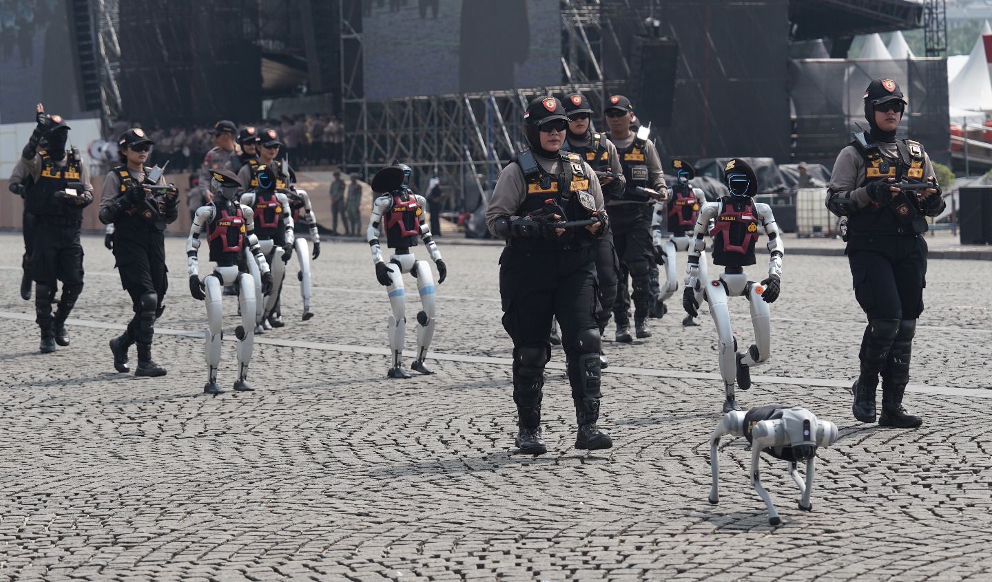 Polri Kenalkan 25 Robot Humanoid dan K9 di HUT ke-79 Bhayangkara. (Foto/Humas Polri)
