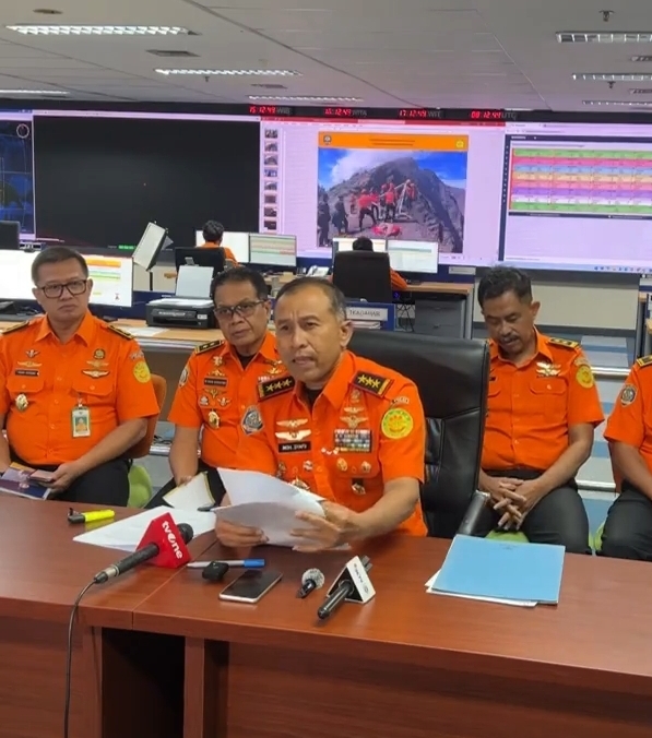 Kepala Basarnas, Marsekal Muda TNI Mohammad Syafii menyampaikan proses evakuasi. (BeritaNasional/Bachtiarudin Alam)