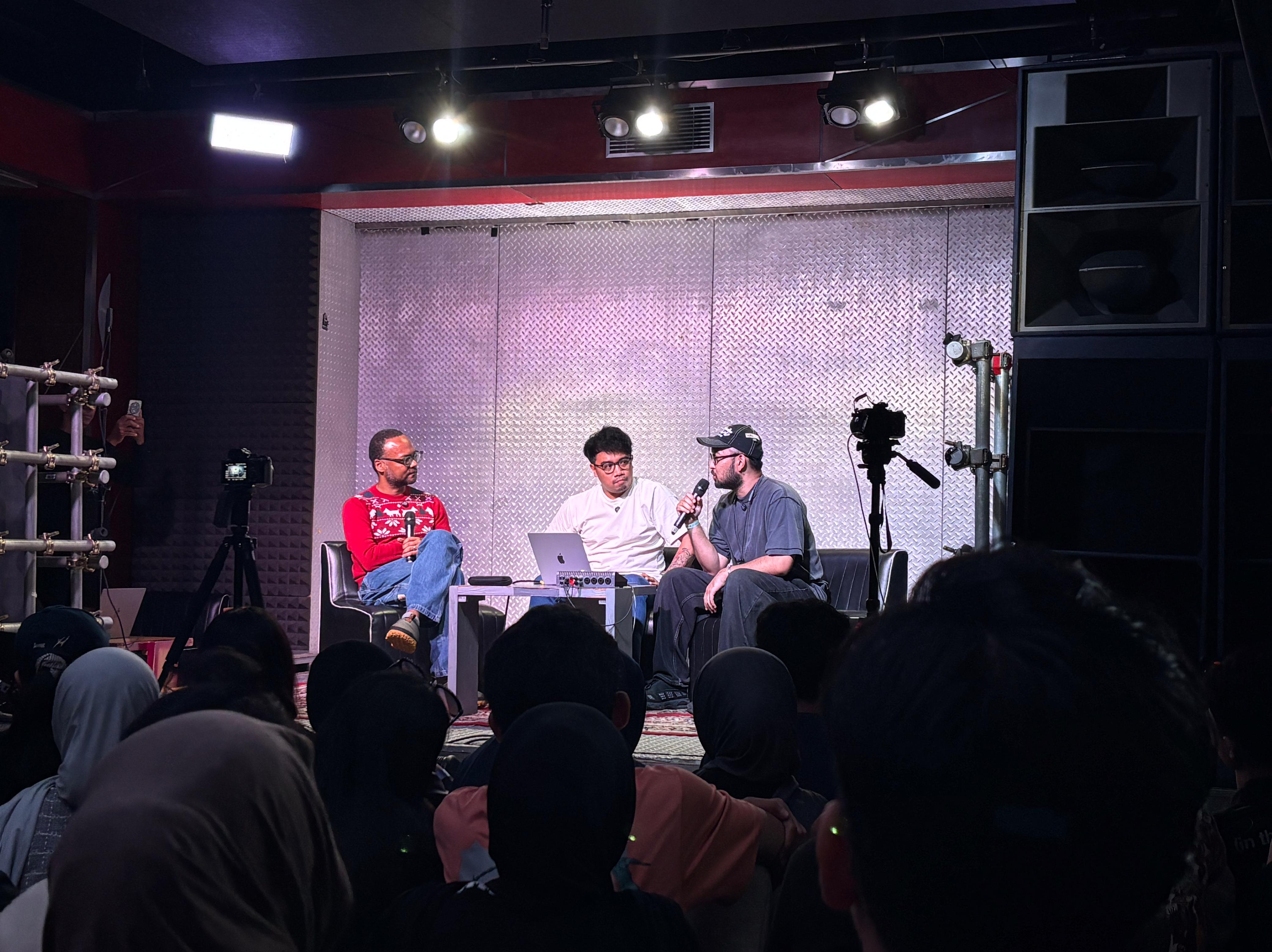 Bedah Proses Kreatif Hindia Lewat Doves, 25: Studio to Stage. (BeritaNasional/Satria)