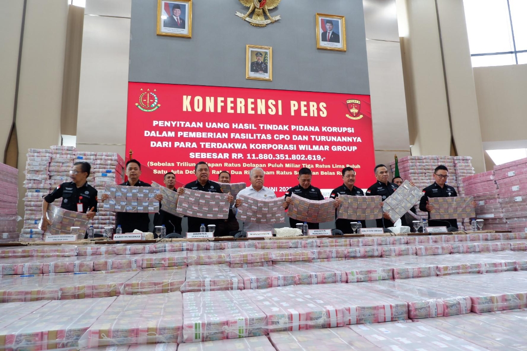 Penyerahan Dana Rp11,8 Triliun oleh Wilmar. (BeritaNasional/Bachtiarudin Alam)