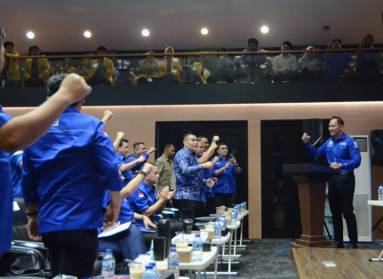Proklamasi Democracy Forum dengan tema "Tarif Trump 2.0 & Fragmentasi Politik Global: Merespons Ketidakpastian, Memperkuat Kepemimpinan Indonesia”. (BeritaNasional/Elvis Sendouw)