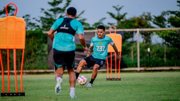 Gali Freitas di Latihan Perdana Persebaya. (Foto/LIB)