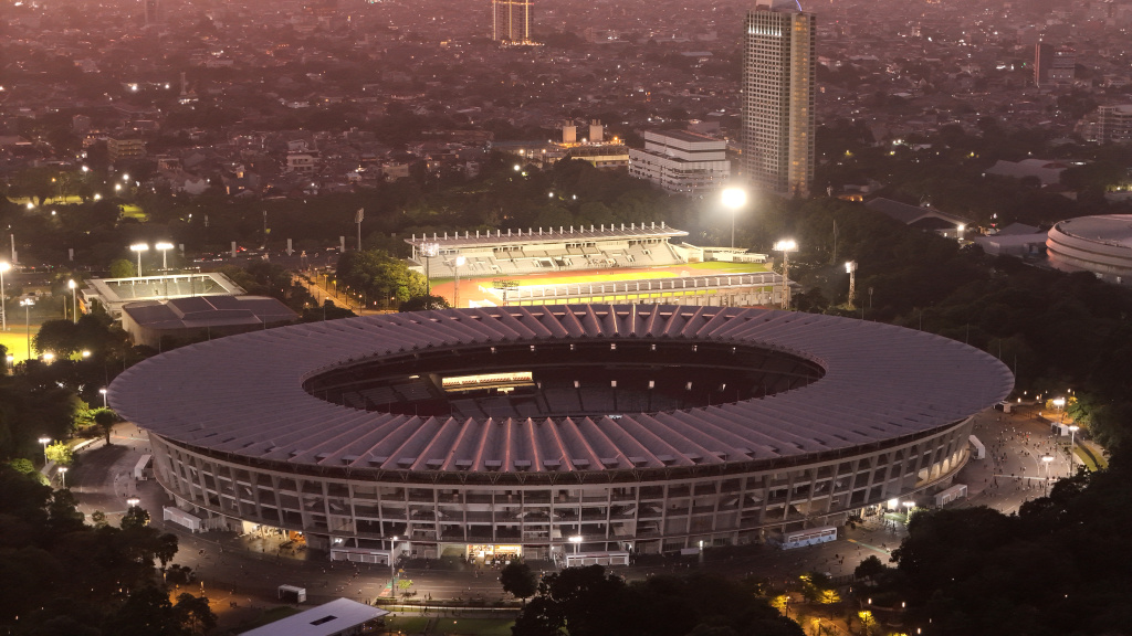 Suasana area komplek Stadion Utama Gelora Bung Karno (SUGBK), Jakarta, Sabtu (14/6/2025). (Beritanasional.com/Oke Atmaja)
