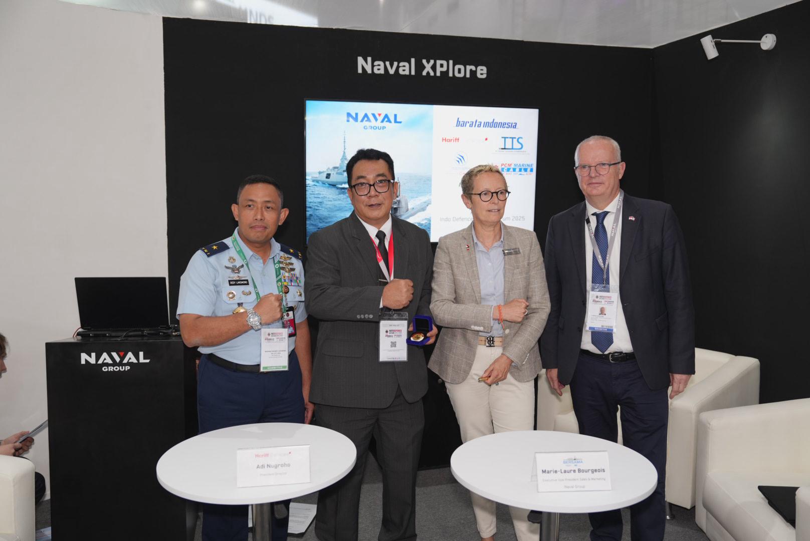 Hariff Defense dan Naval Group setelah menandatangani nota kesepahaman. (Foto/Istimewa)