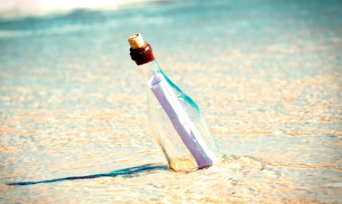 Ilustrasi surat dalam botol. (Foto/Freepik)
