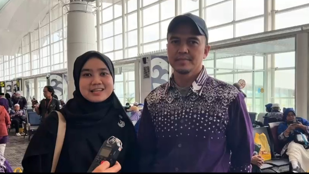 Jemaah haji asal Depok Tahani bersama suaminya, Fahrurozi. (Foto/Kemenag)