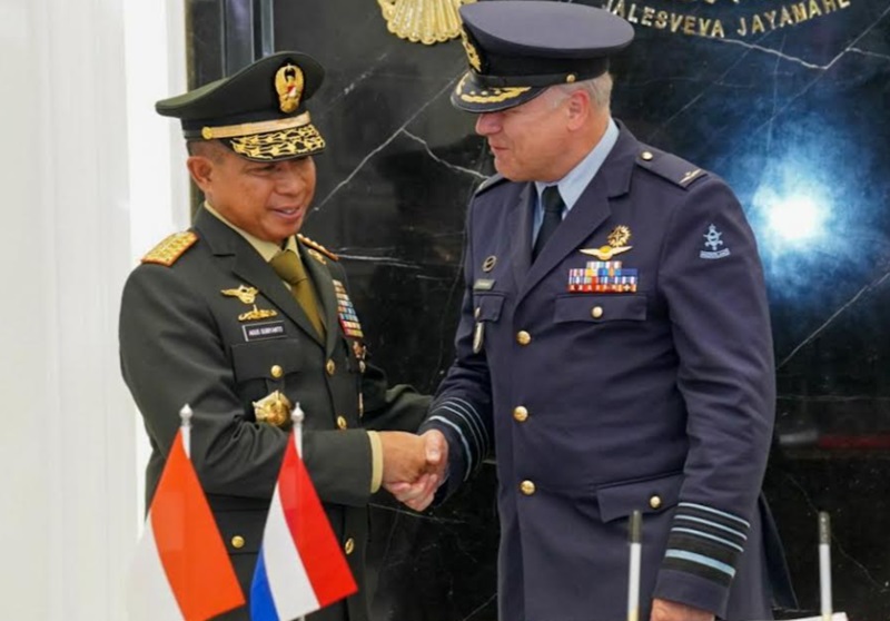 Jenderal TNI Agus bertemu Panglima Belanda (Beritanasional/Bachtiar)