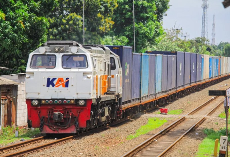 Kereta barang (Foto/Instagram azka raditya07)