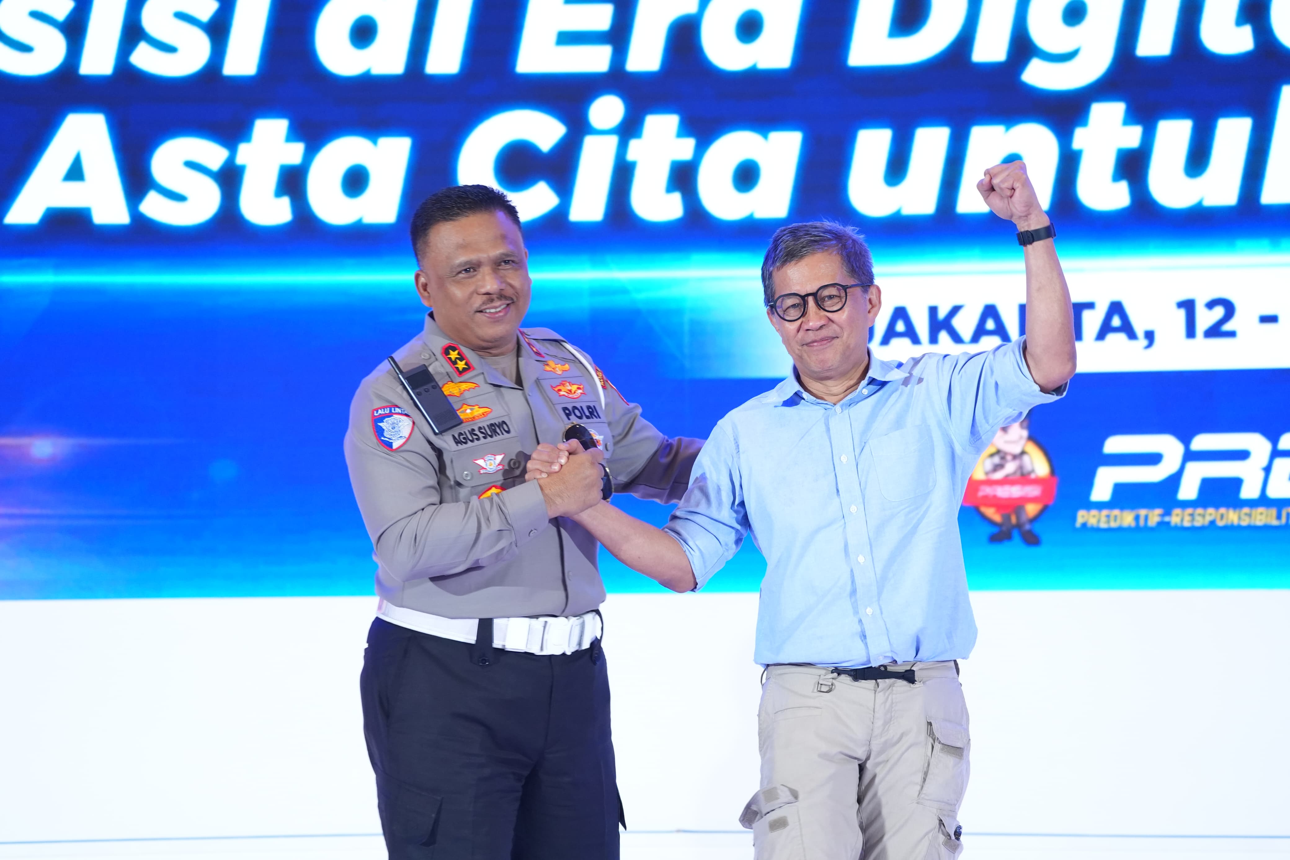 Kakorlantas Polri, Irjen Pol Agus Suryonugroho dan Rocky Gerung. (Foto/Korlantas Polri)