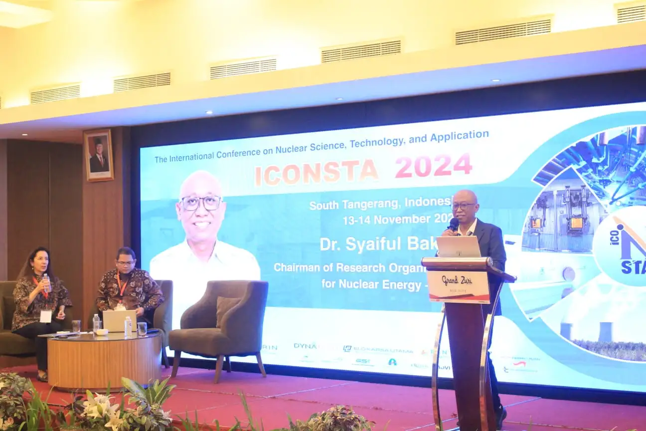Kepala Organisasi Riset Tenaga Nuklir BRIN Syaiful Bakhri (kanan) saat berpidato. (Foto/BRIN)