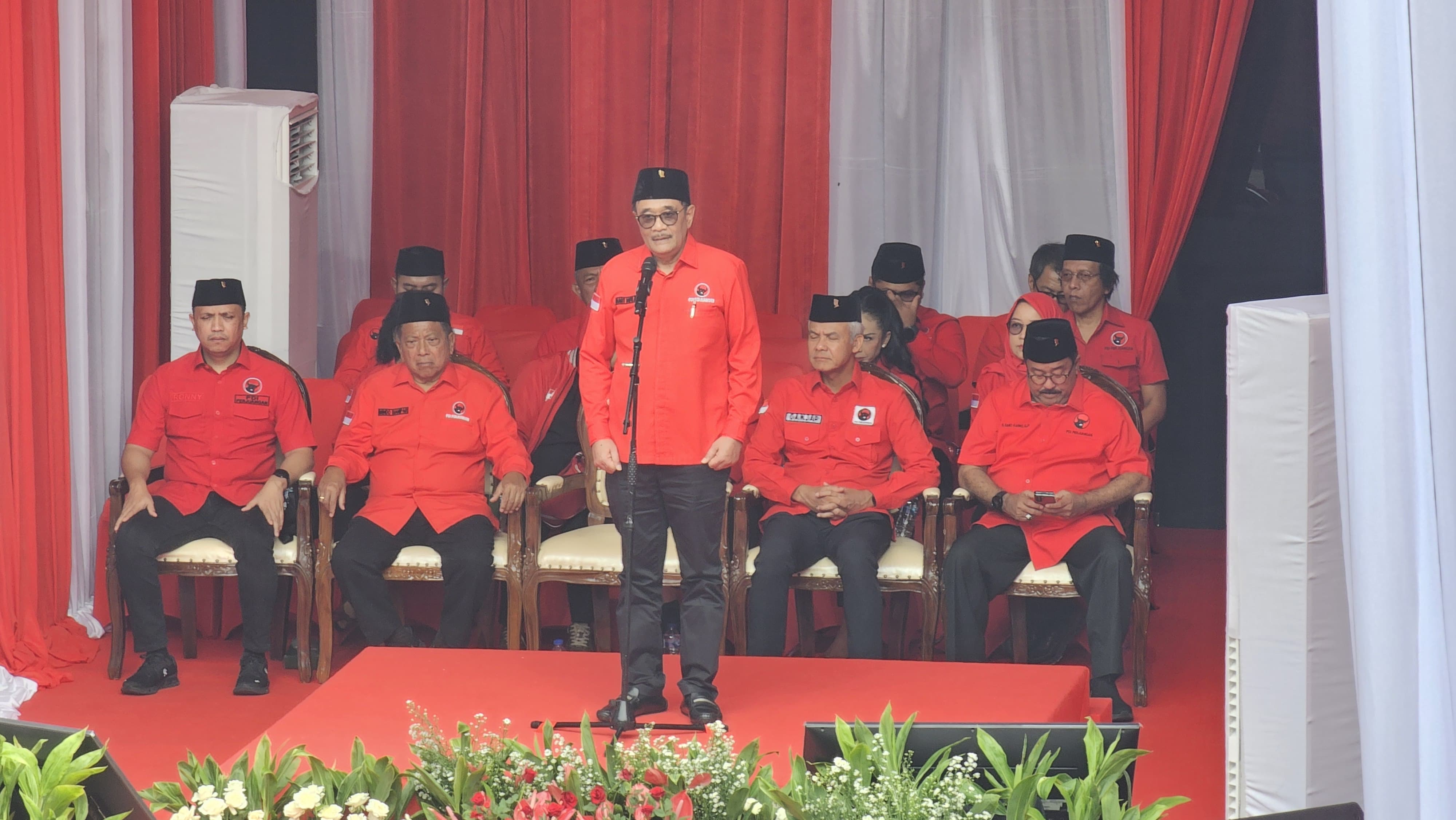 Ketua DPP PDI Perjuangan Djarot Saiful Hidayat menjadi Inspektur Upacara Peringatan Hari Pancasila. (Foto/PDIP)