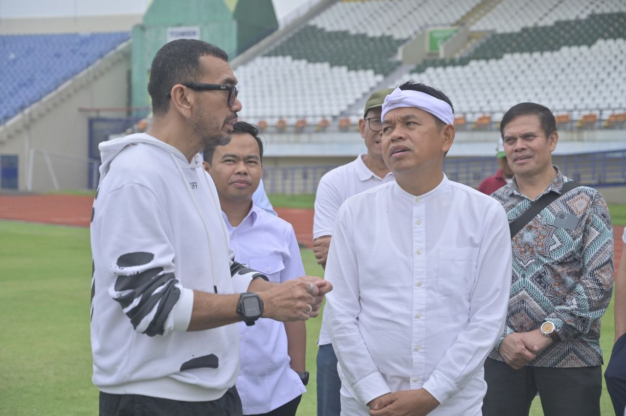 Ketua OC Piala Presiden 2025, Arya Sinulingga bertemu langsung Gubernur Jawa Barat, Dedi Mulyadi dan Bupati Bandung, Dadang Supriatna. (Foto/PSSI)