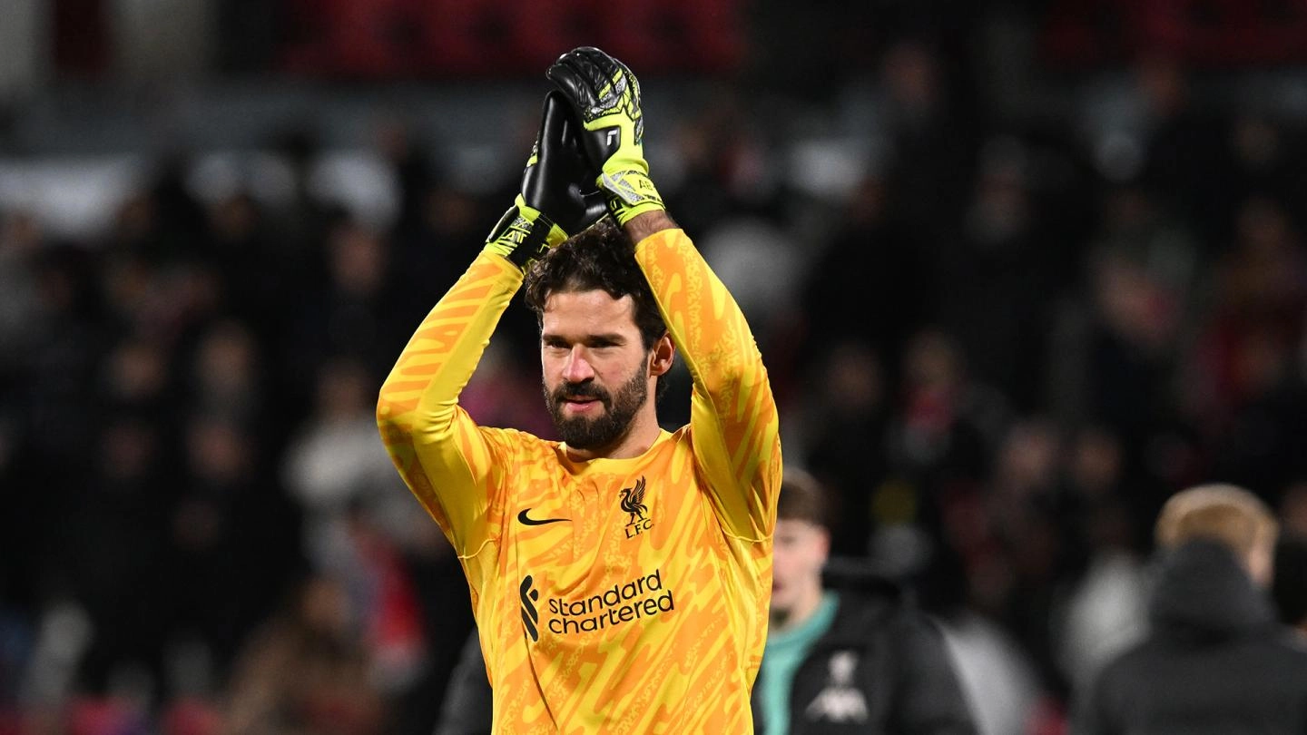 Alisson Becker: Liverpool Adalah Hidup Saya, Menjaga 60 Ribu Orang di Anfield Kiper utama Liverpool Alisson Becker. (Foto/liverpoolfc.com)