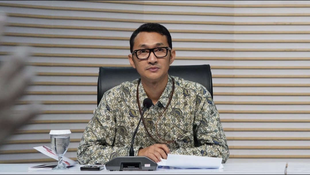 Juru bicara KPK Budi Prasetyo memberikan penjelasan kepada wartawan. (BeritaNasional/Panji)