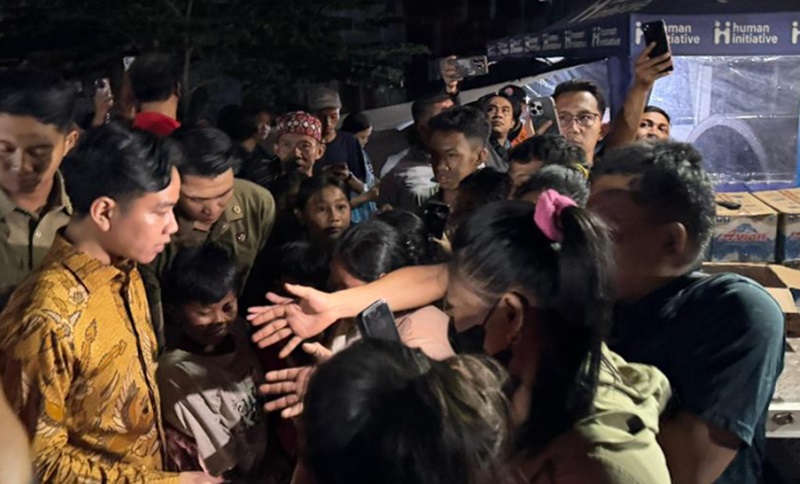 Wapres Gibran Rakabuming kunjungi korban kebakaran (Foto/Setwapres)