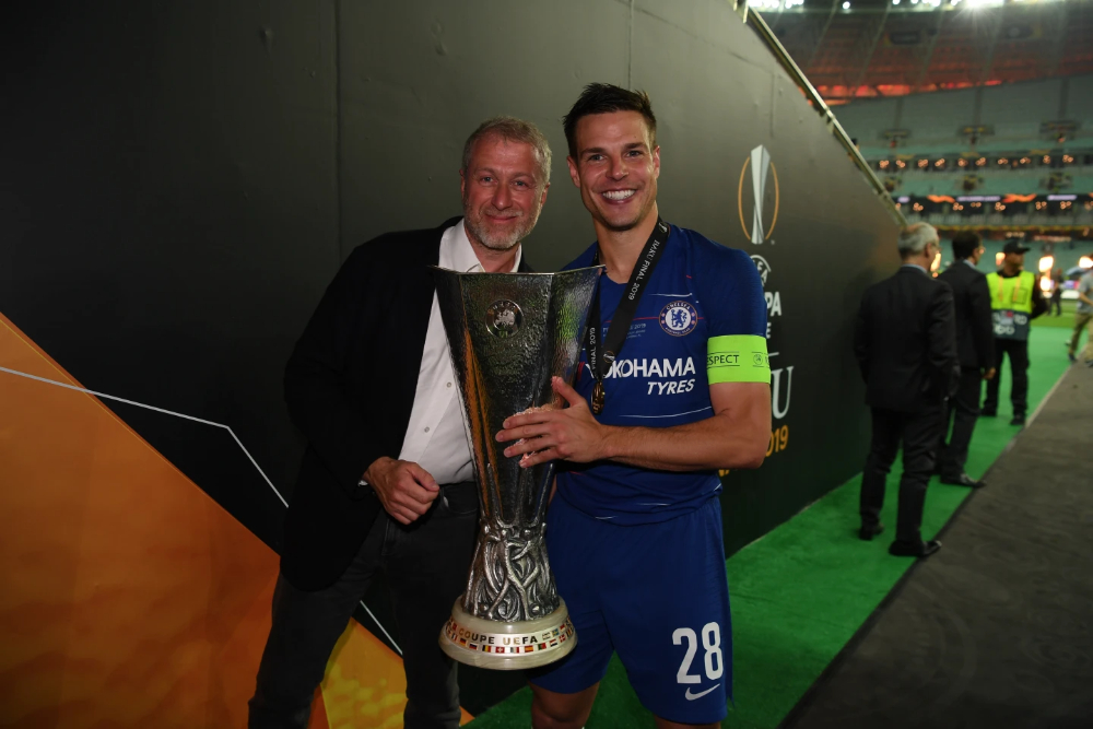 Mantan Bos Chelsea Roman Abramovich (kiri). (Foto/chelseafc.com)