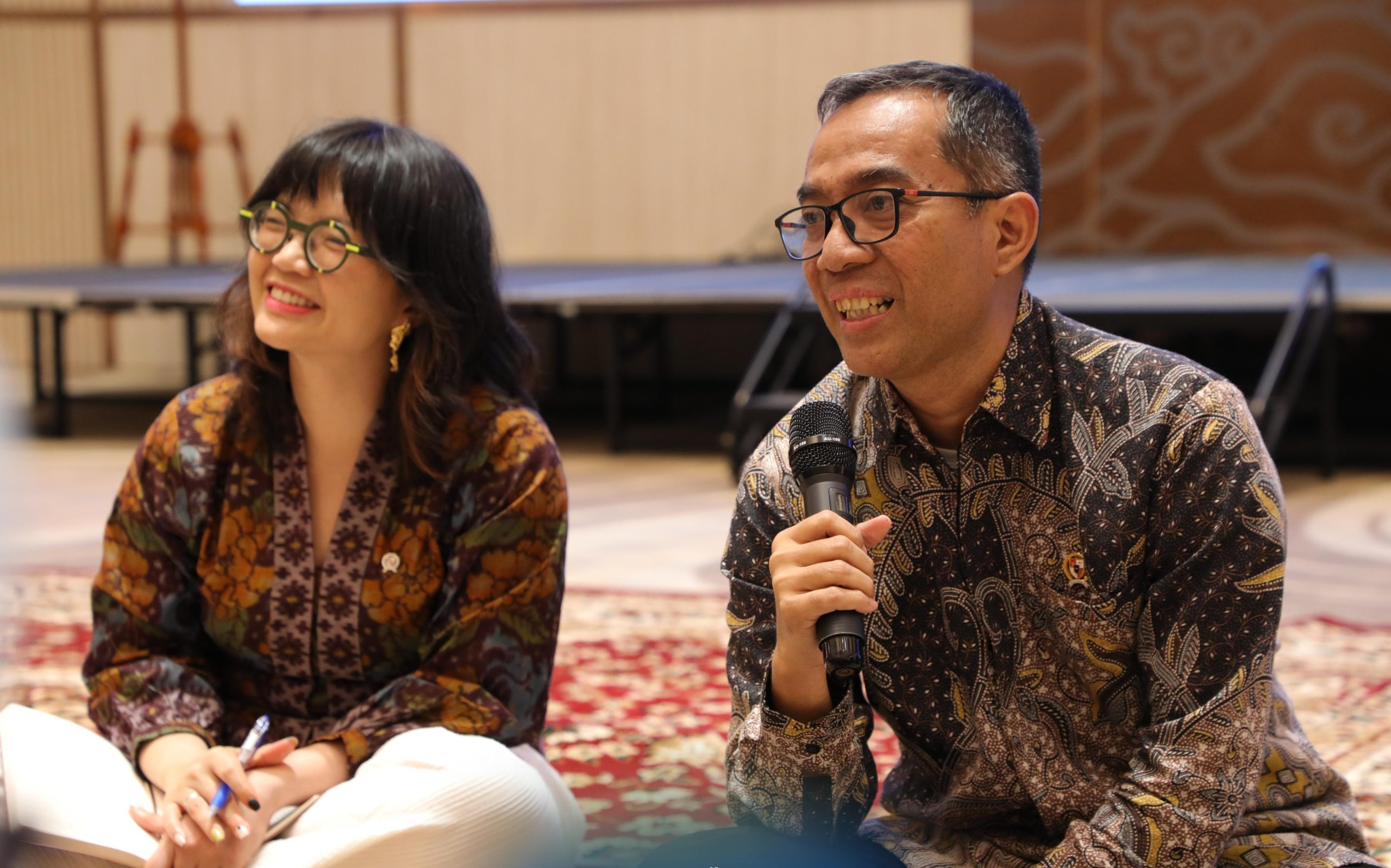 Mendiktisaintek Brian Yuliarto dan Wamen Stella Christie. (Foto/Kemendiktisaintek)