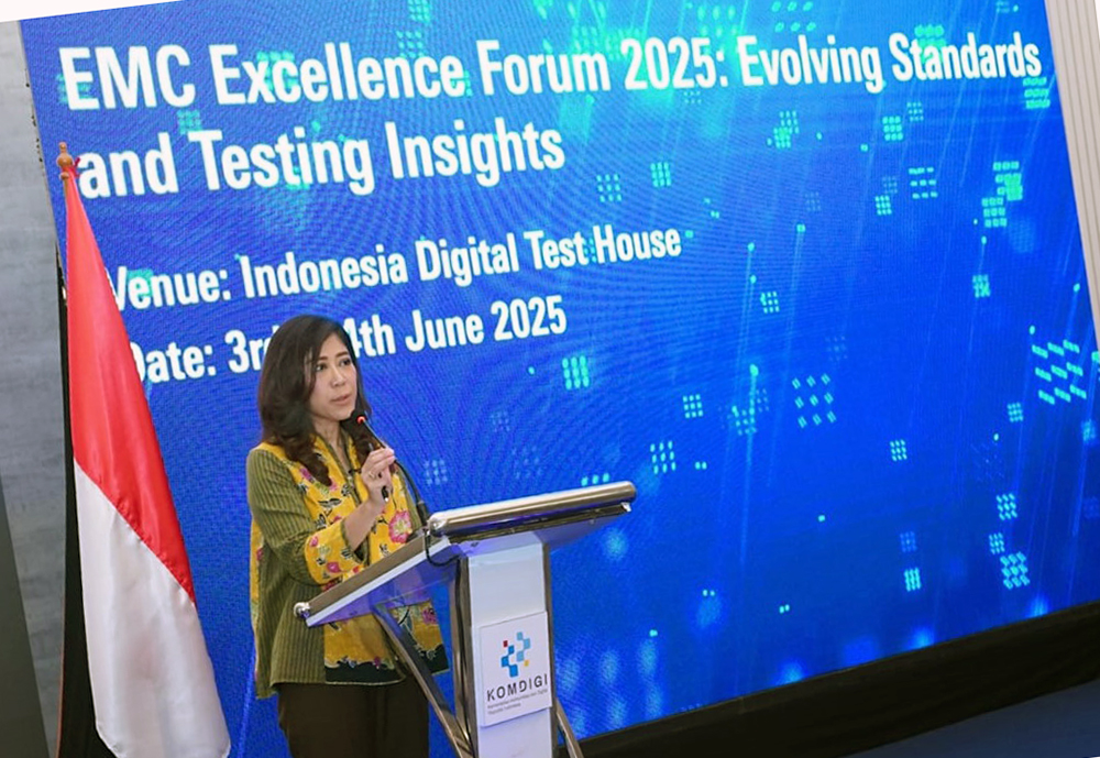 Menteri Komunikasi dan Digital Meutya Hafid hadir menjadi pembicara  Seminar EMC Excellence Forum 2025: Evolving Standards and Testing Insights. (BeritaNasional/Elvis Sendouw/HO Hms Komdigi)
