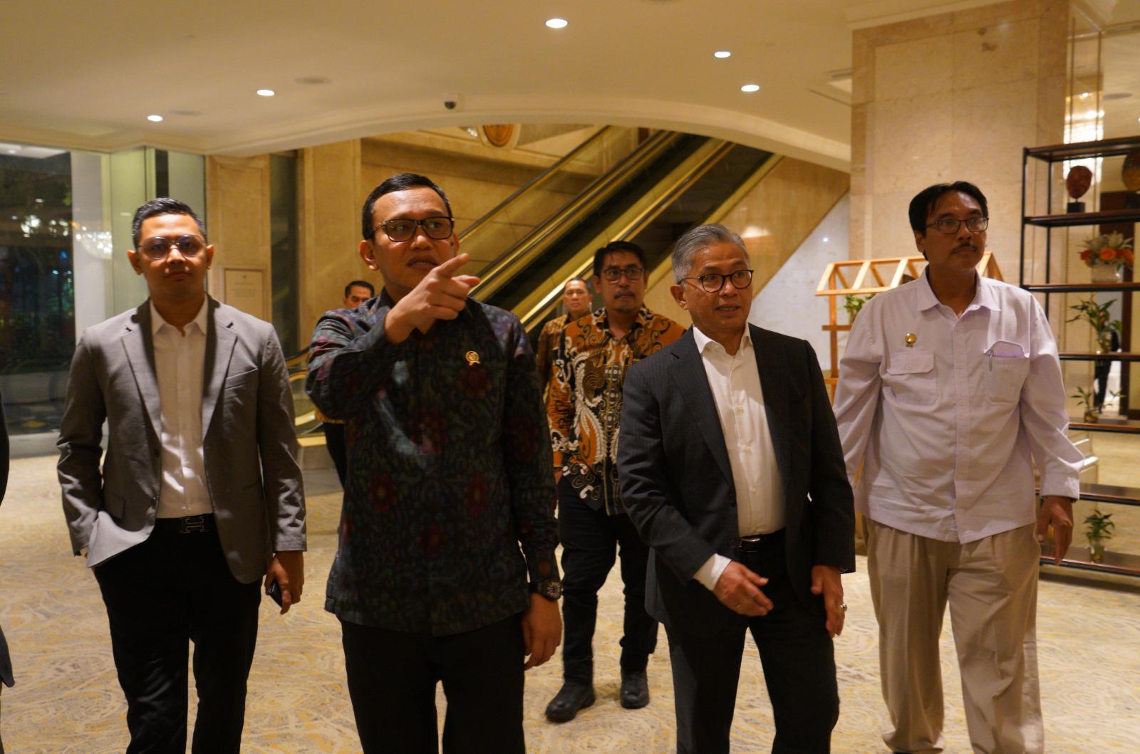 Menteri Pelindungan Pekerja Migran Indonesia (P2MI) Abdul Kadir Karding, menggelar pertemuan dengan Duta Besar Republik Indonesia untuk Kerajaan Belanda. (BeritaNasional/Elvis Sendouw/HO Hms P2MI)