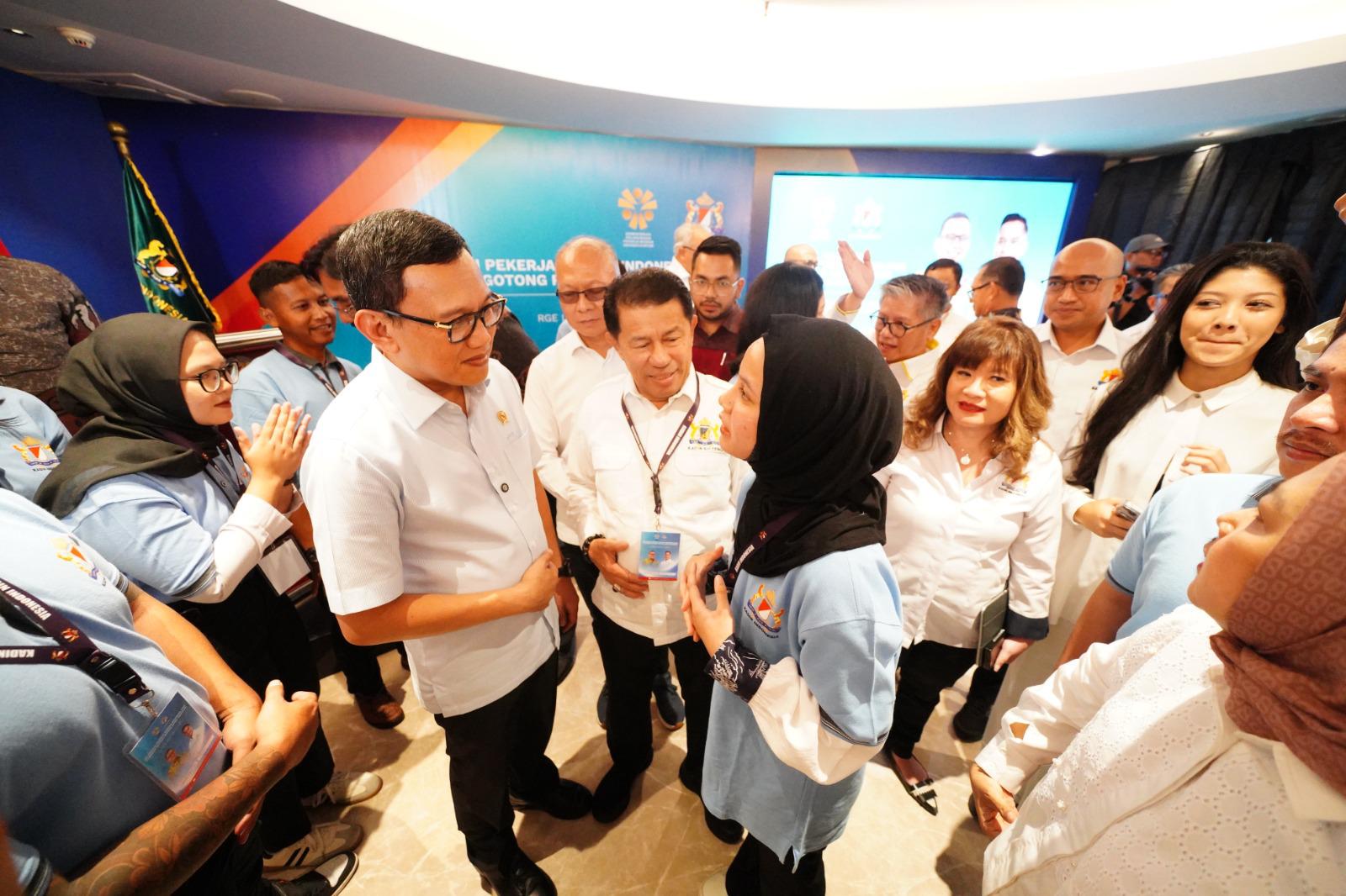 112 Calon Pekerja Migran Binaan Kadin Berangkat ke Eropa dan Asia, Bukti Negara Memastikan Terlatih dan Terlindungi. (BeritaNasional/Elvis endouw/HO Hms P2MI)