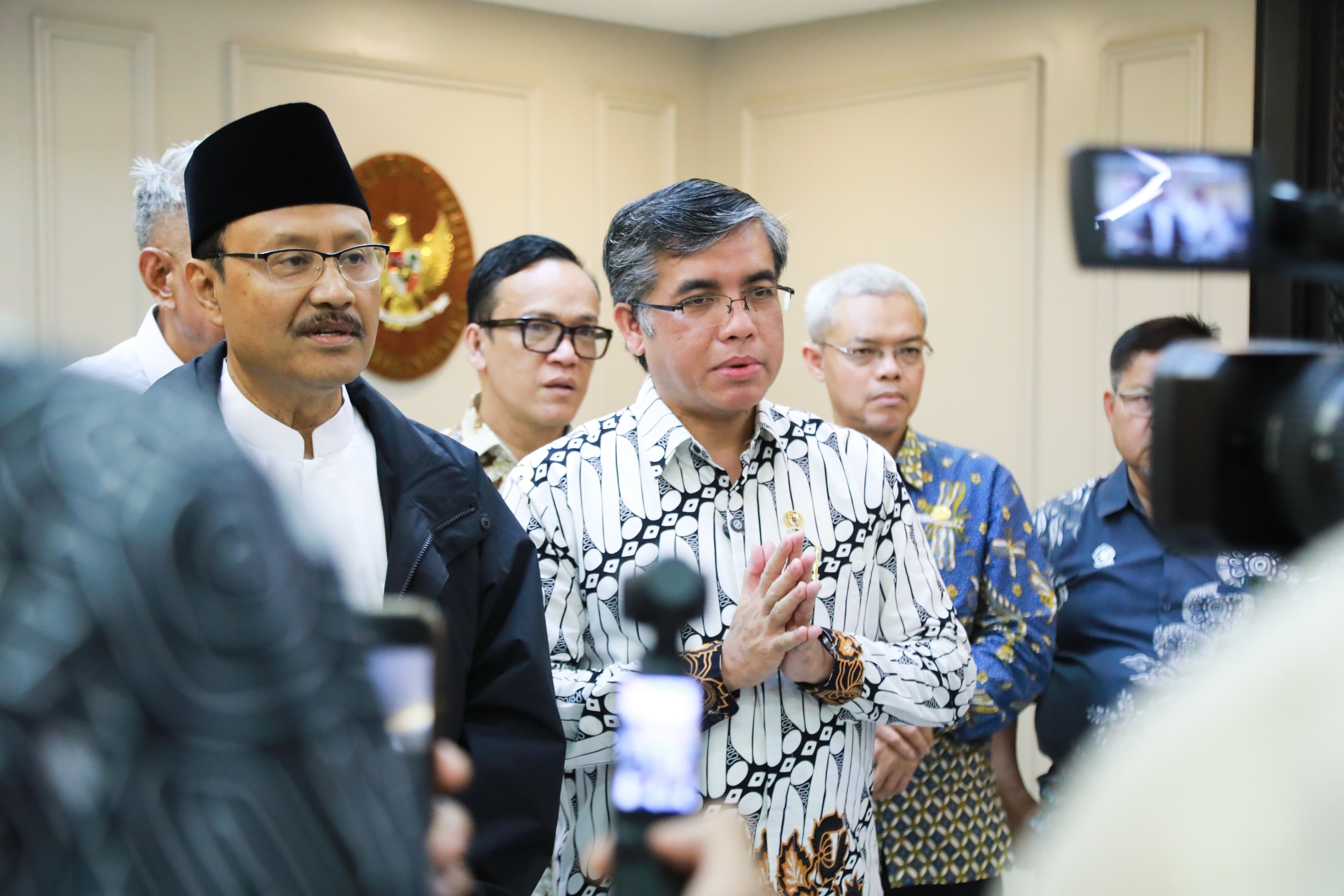 Menteri Ketenagakerjaan, Yassierli, dalam pertemuan dengan Menteri Sosial, Saifullah Yusuf. (Foto/Kemnaker)
