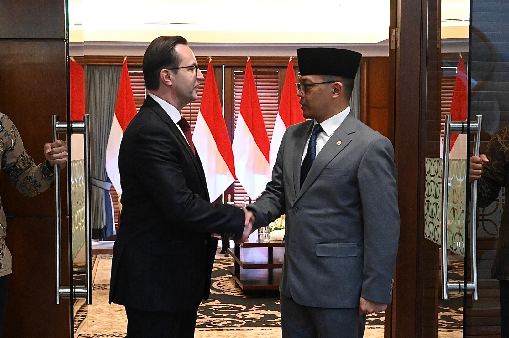 Menteri Luar Negeri Sugiono menerima kunjungan kehormatan Duta Besar Belarusia untuk Indonesia Raman Ramanouski. (Foto/Kemlu)