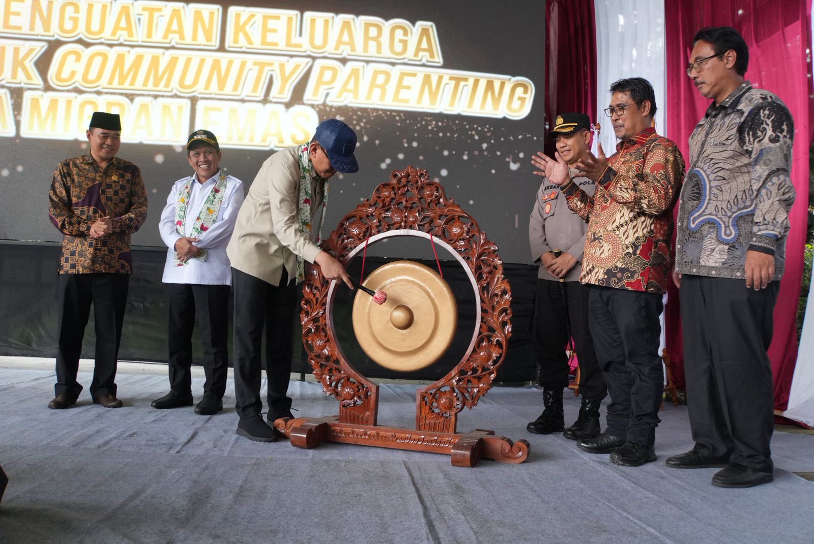 Menteri P2MI Abdul Kadir Karding meresmikan 3 Desa Kabupaten Wonosobo. (BeritaNasional/Elvis Sendouw/HO Hms P2MI)