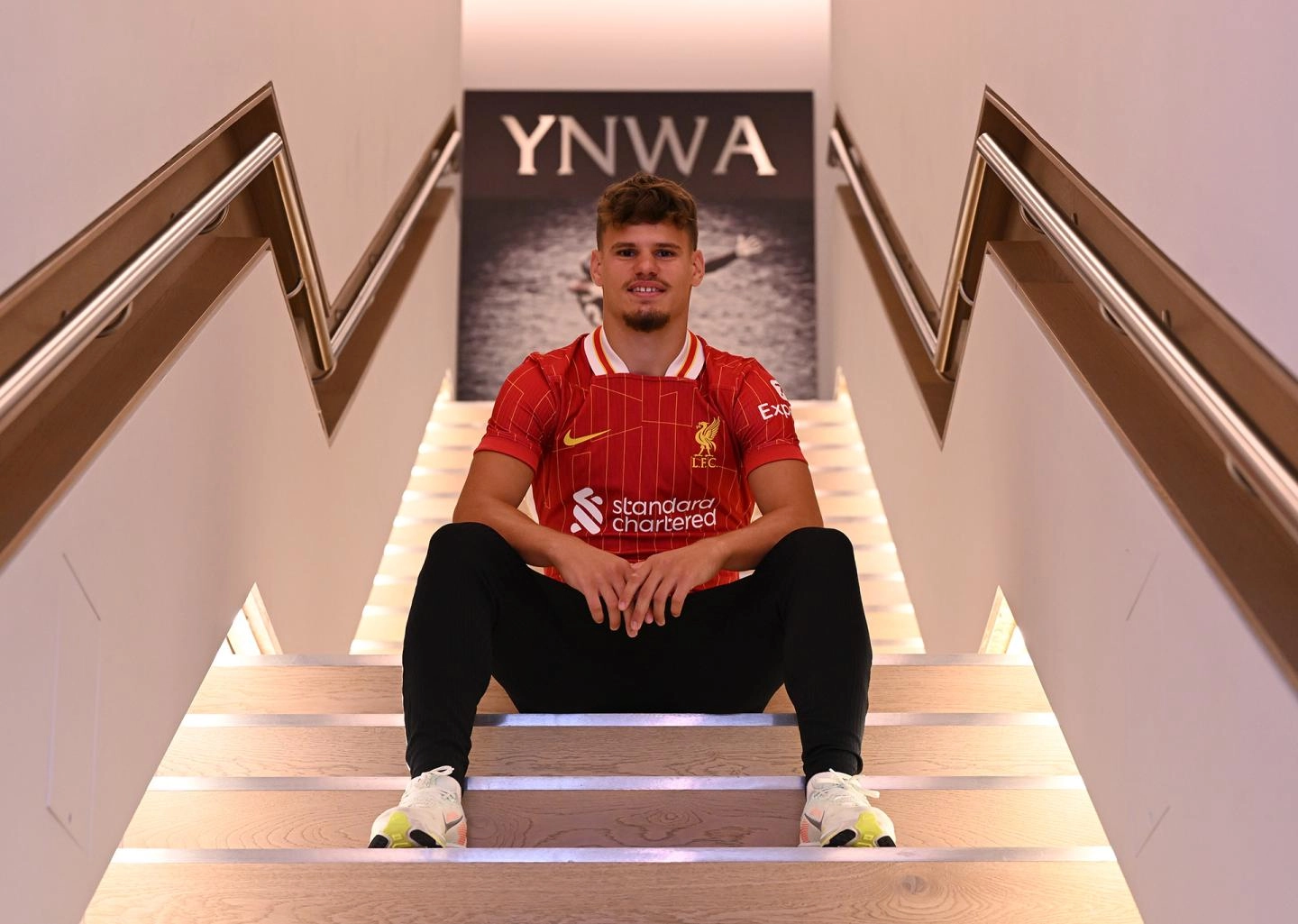 Pemain anyar Liverpool Milos Kerkez. (Foto/liverpoolfc.com)