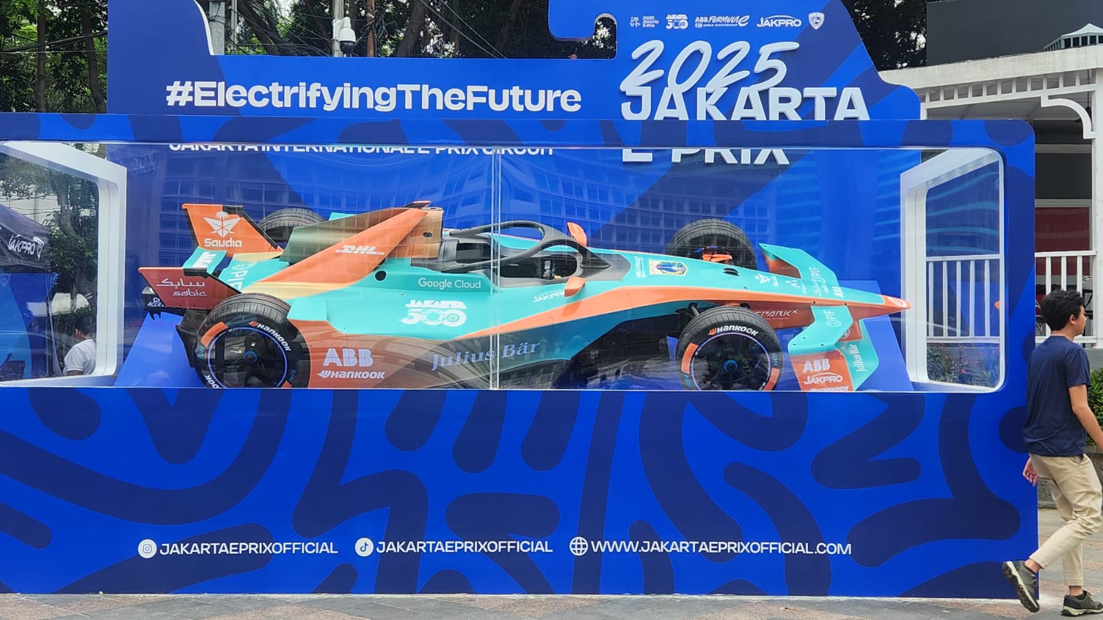 Mobil Formula E yang dipamerkan di Bundaran HI, Jakarta. (Foto/Istimewa)