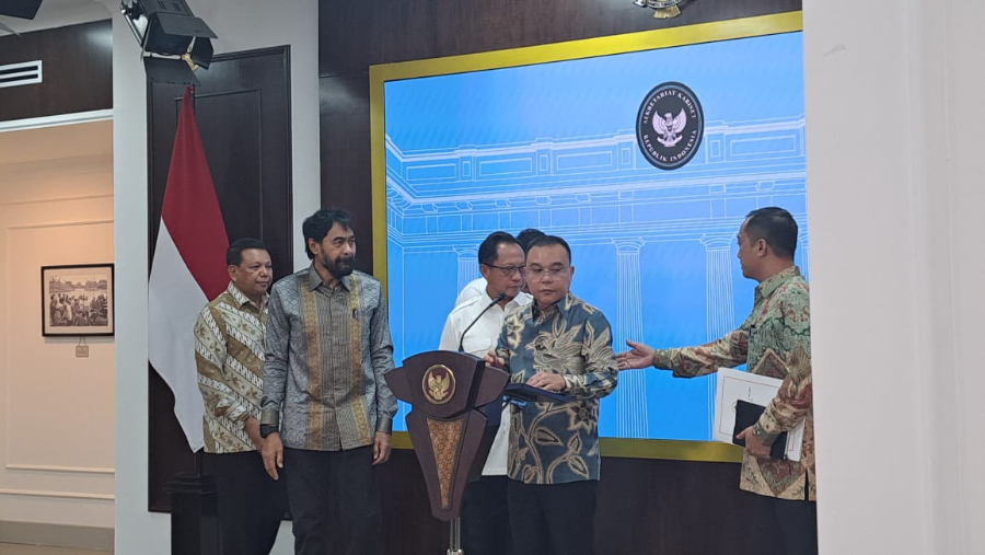 Muzakir Manaf: Keputusan Pemerintah Soal 4 Pulau Sengketa Jadi Sejarah Antara Aceh-Sumut Suasana konferensi pers terkait polemik empat pulau Aceh dan Sumatera Utara. di Istana Negara, Selasa (17/6/2025). (BeritaNasional/Lydia)