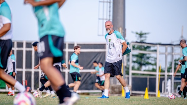 Pelatih kepala Persebaya Eduardo Perez Moran. (Foto/LIB)