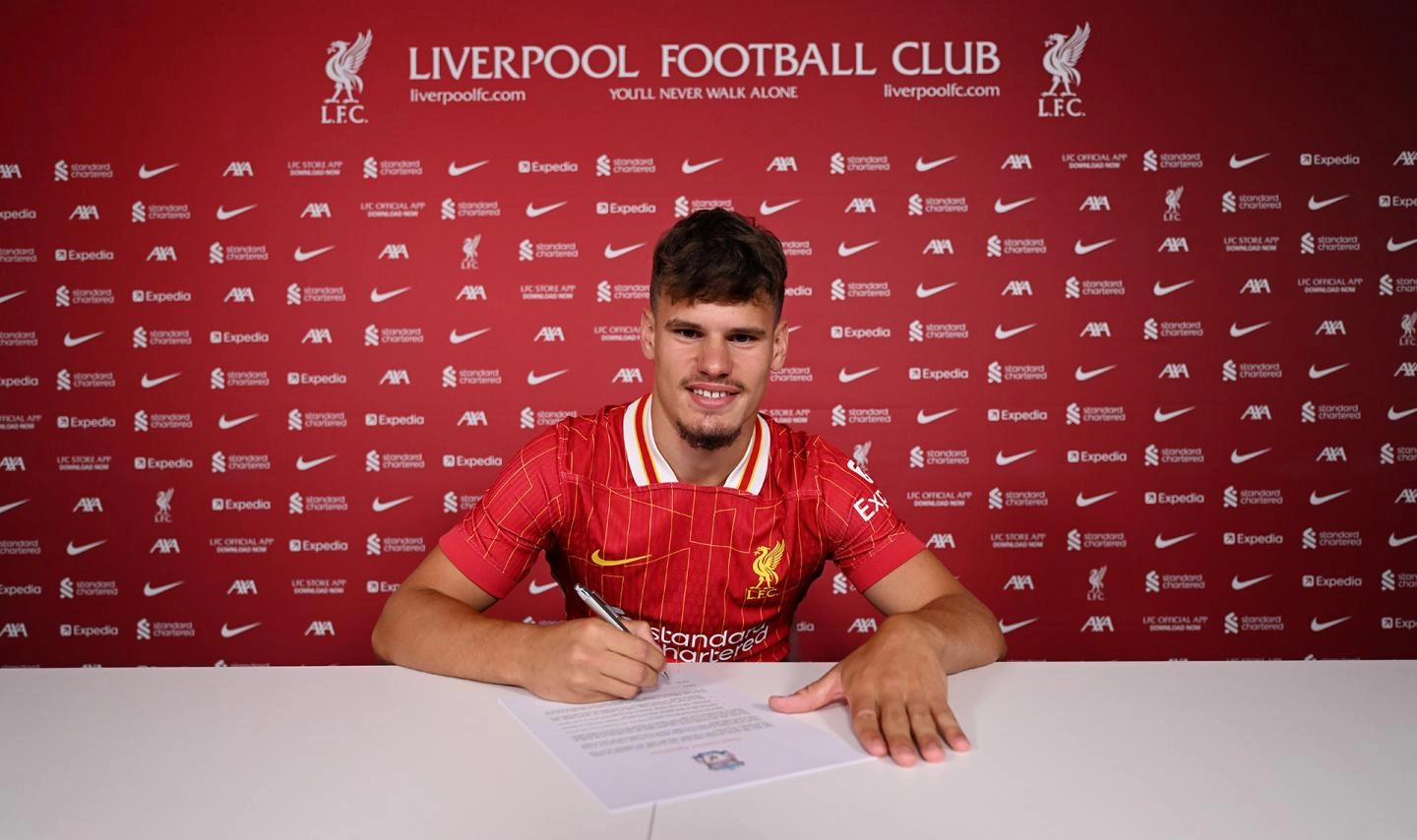 Pemain anyar Liverpool Milos Kerkez. (Foto/liverpoolfc.com)