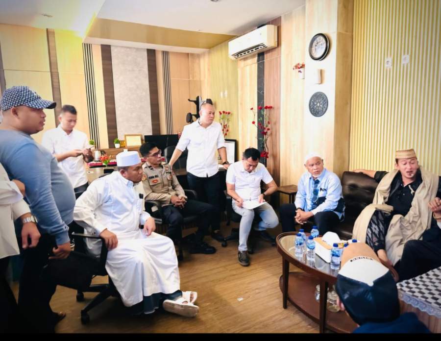 Momen Habib Bahar bin Smith sambangi Polres Tangerang Selatan. (Foto/Ist)