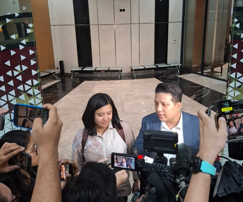 Pengacara Ibrahim Arief, Indra Haposan Sihombing (kanan), saat diwawancarai. (Foto/Instagram)