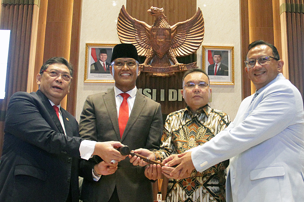 Sufmi Dasco secara resmi menyampaikan pergantian Wakil Ketua Komisi I DPR RI. (BeritaNasional/Elvis Sendouw)