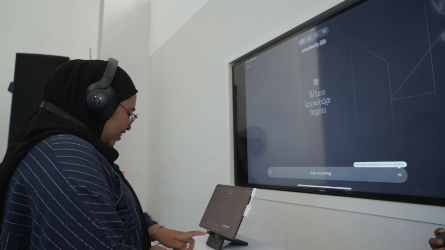 Perplexity Dilirik Apple, Tanda Persaingan AI Makin Panas Momen peluncuran paket internet plus layanan AI Perplexity Pro-Telkomsel. (BeritaNasional/doc. Tsel)