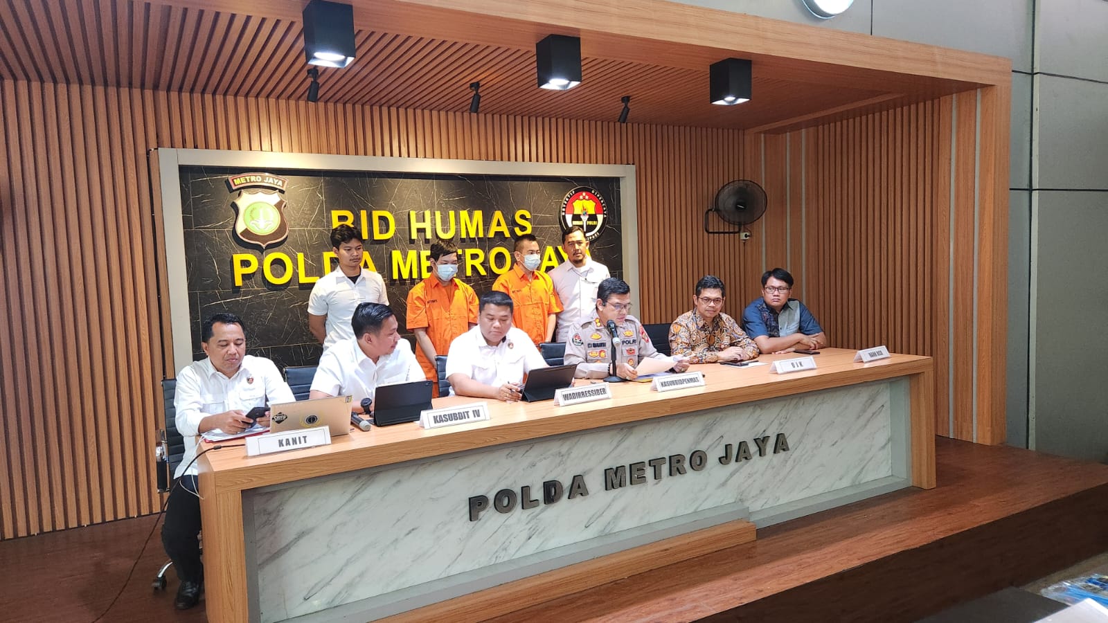 Polda Metro Jaya merilis kasus penipuan yang menyangkut jasa keuangan. (BeritaNasional/Bachtiarudin Alam)