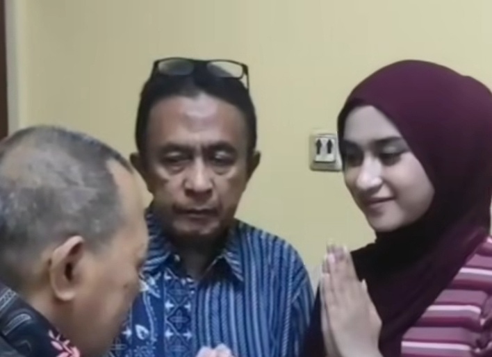 Polisi Tangkap Pria Viral Penganiaya Penumpang Transjakarta, Kasus Berakhir Damai Polisi akhirnya berhasil menangkap seorang bapak yang sempat viral di media sosial. (Foto/istimewa)