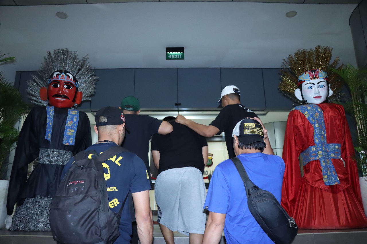 Polisi meringkus kurir sabu-sabu di Jakarta Barat. (Foto/Istimewa)