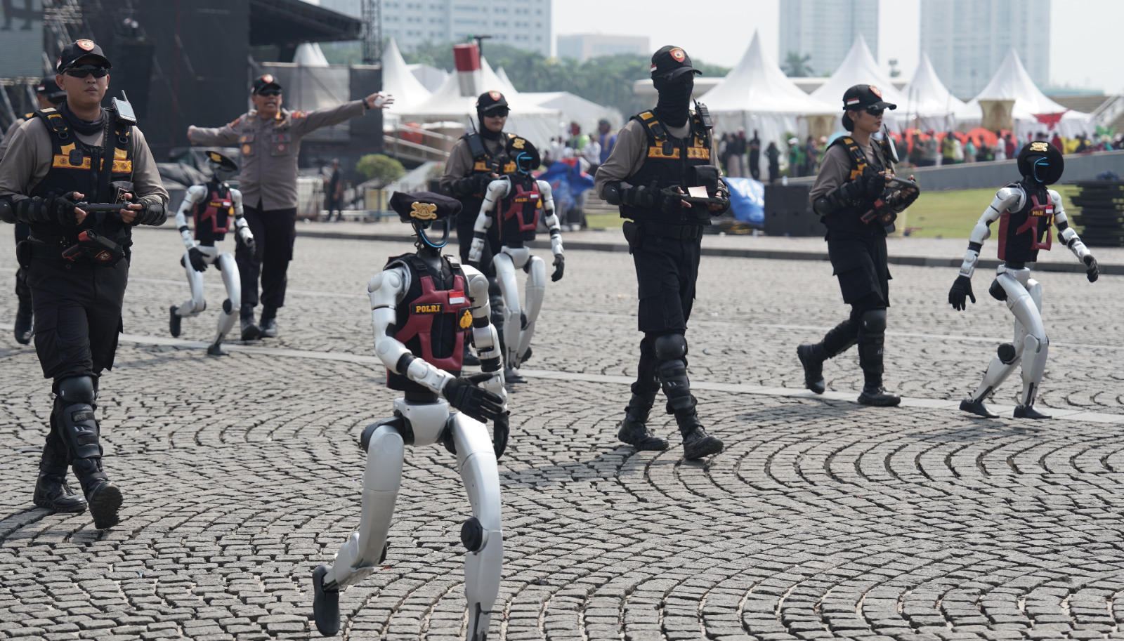 Jelang Hari Bhayangkara ke-79, Polri Hadirkan Atraksi Robot Futuristik di Monas. (Foto/Polri)