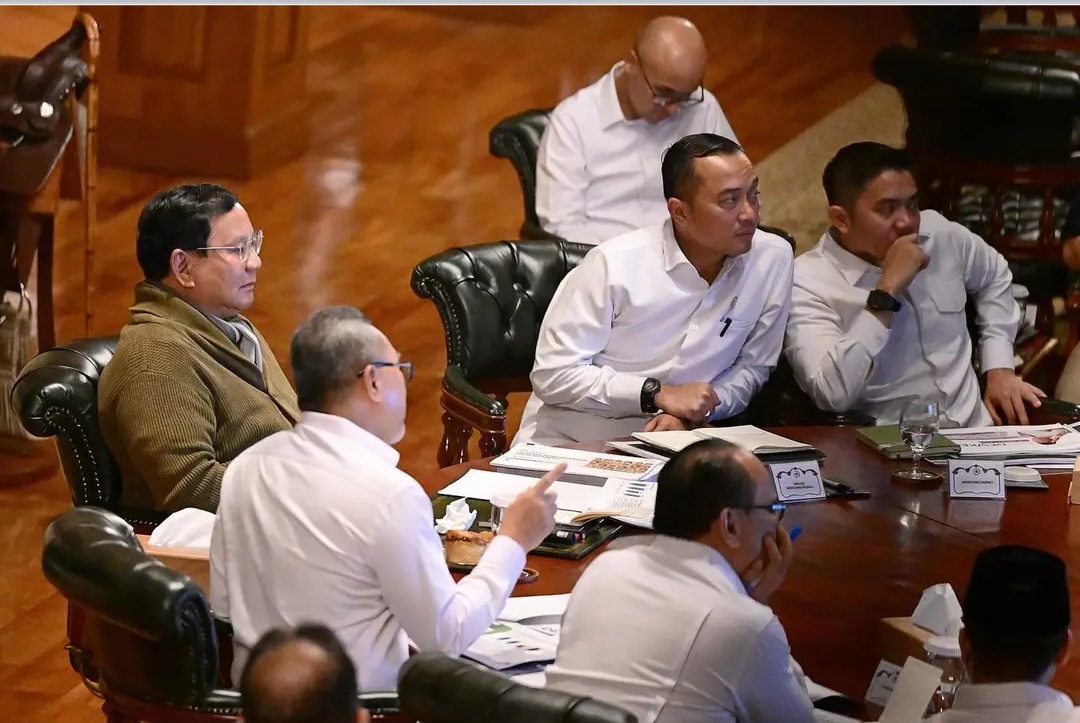 Presiden Prabowo Subianto rapat bersama menteri membahas siatuasi terkini perang Iran Israel di Hambalang Jawa Barat. (BeritaNasional/Setpres)
