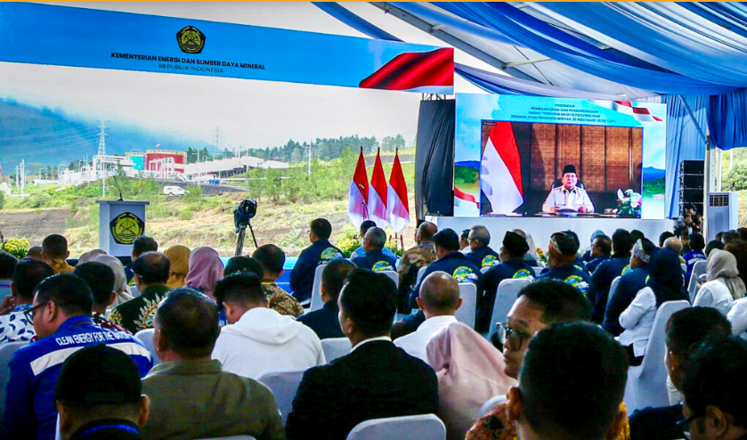 Presiden Prabowo: Indonesia Bisa Capai Swasembada Energi Paling Lambat 6 Tahun Groundbreaking Ekosistem Industri Baterai Listrik Terintegrasi Konsorsium ANTAM–IBC–CBL di Kawasan Artha Industrial Hills (AIH), Karawang, Jawa Barat, Minggu (29/6/2025). (Foto/Setkab)