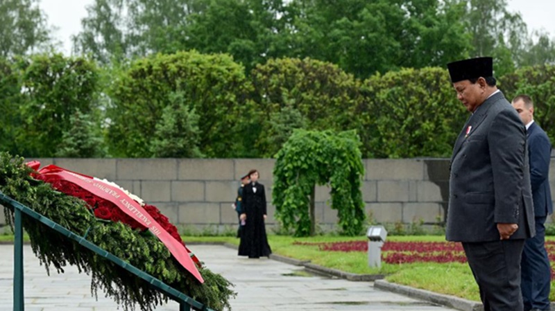 Presiden Prabowo di Piskarovskoye Memorial Cemetery (Foto/PBMI)