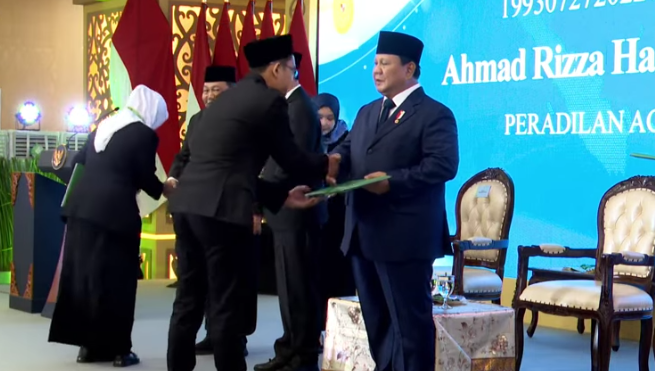 Presiden Prabowo Subianto di acara pengukuhan calon hakim di Mahkamah Agung (MA) pada Kamis (12/6/2025). (BeritaNasional/Tangkapan Layar)