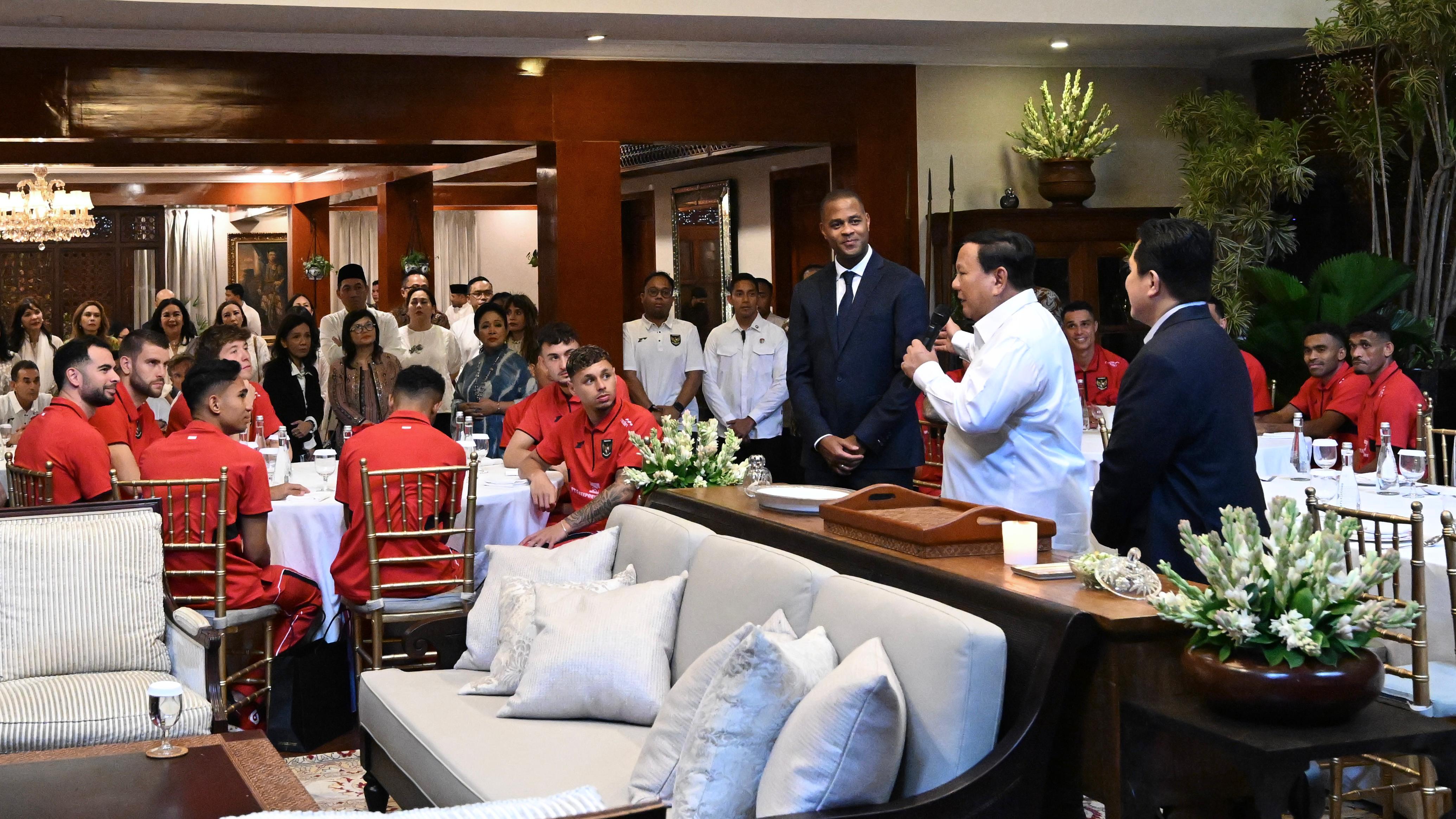 Presiden Prabowo saat bertemu dengan pemain Timnas Indonesia. (Foto/BPMI)